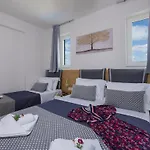 Deluxe Hotel