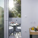 Hotel Deluxe