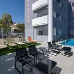 Hotel Deluxe