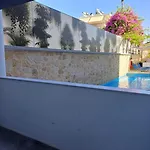 Hotel Deluxe