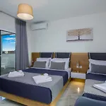 Deluxe 2* חאניה