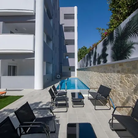 Deluxe Hotel 2*