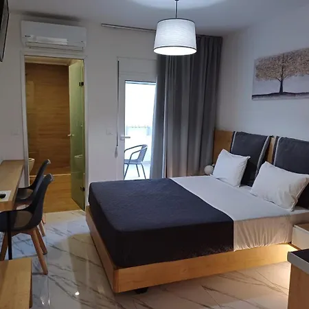 Deluxe Hotel