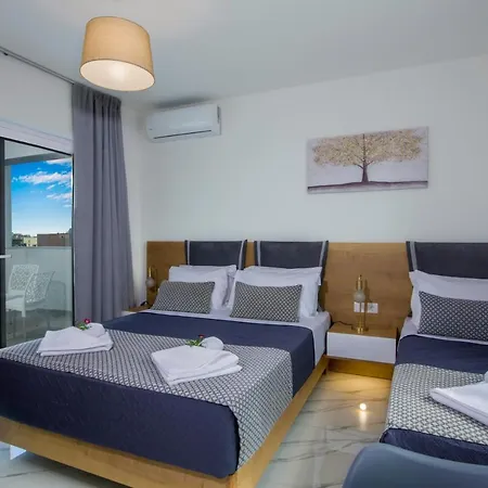 Deluxe 2* Chania (Crete)