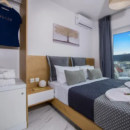 Deluxe Hotel