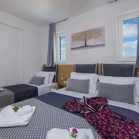 Deluxe Hotel