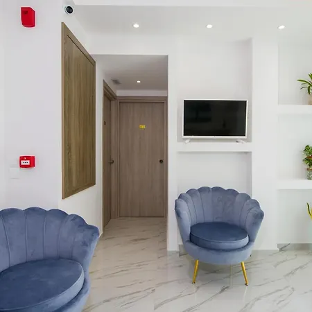 Deluxe Hotel 2*