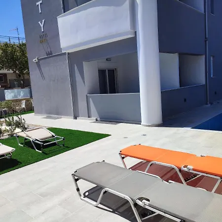 Deluxe Hotel