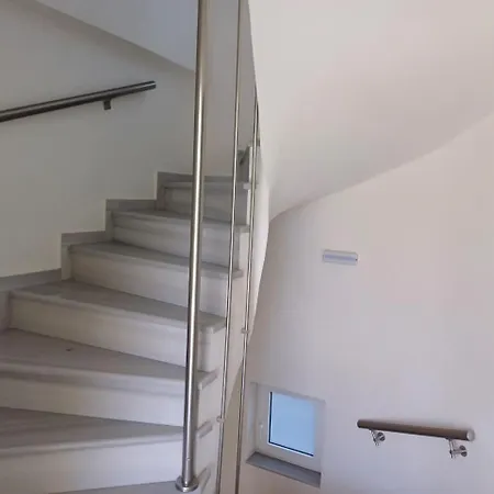 Deluxe Hotel 2*