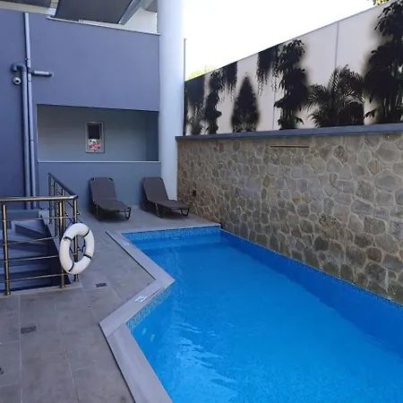 Deluxe 2* La Canea