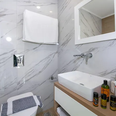 Hotel Deluxe 2*