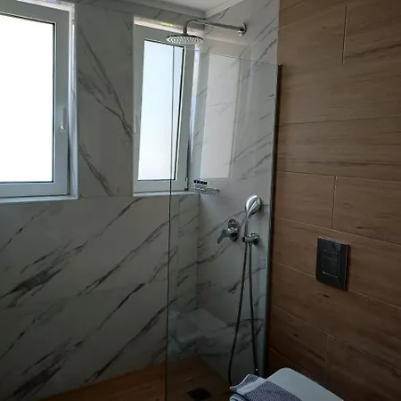Deluxe Hotel 2*