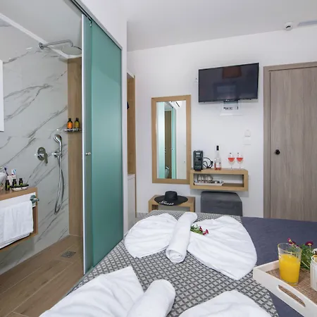 Deluxe מלון 2*