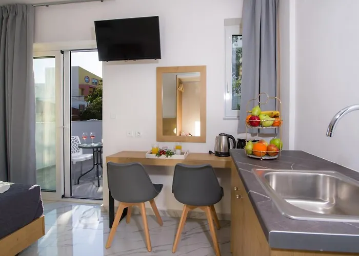 Deluxe 2* חאניה