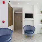 Deluxe Hotell 2*